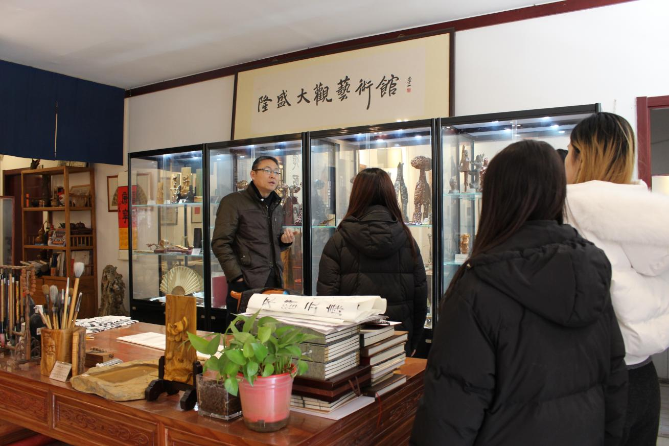 以刀为笔，楷木雕刻绘就非遗新画卷